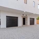 212 E 29th St, USC Adj.